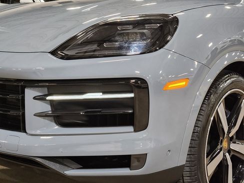 Used 2024 Porsche Cayenne image 14
