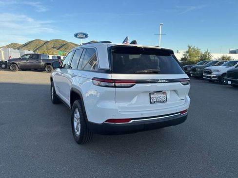 Used 2023 Jeep Grand Cherokee Laredo image 10