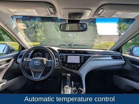 Used 2018 Toyota Camry SE w/ Moonroof Package FWD image 13