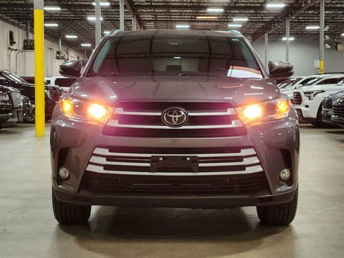 Used 2019 Toyota Highlander XLE image 3