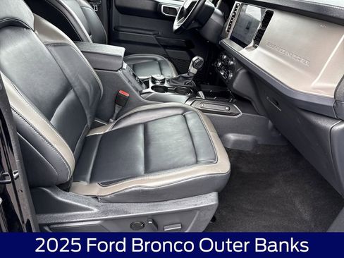 Used 2025 Ford Bronco Outer Banks AWD/4WD image 13