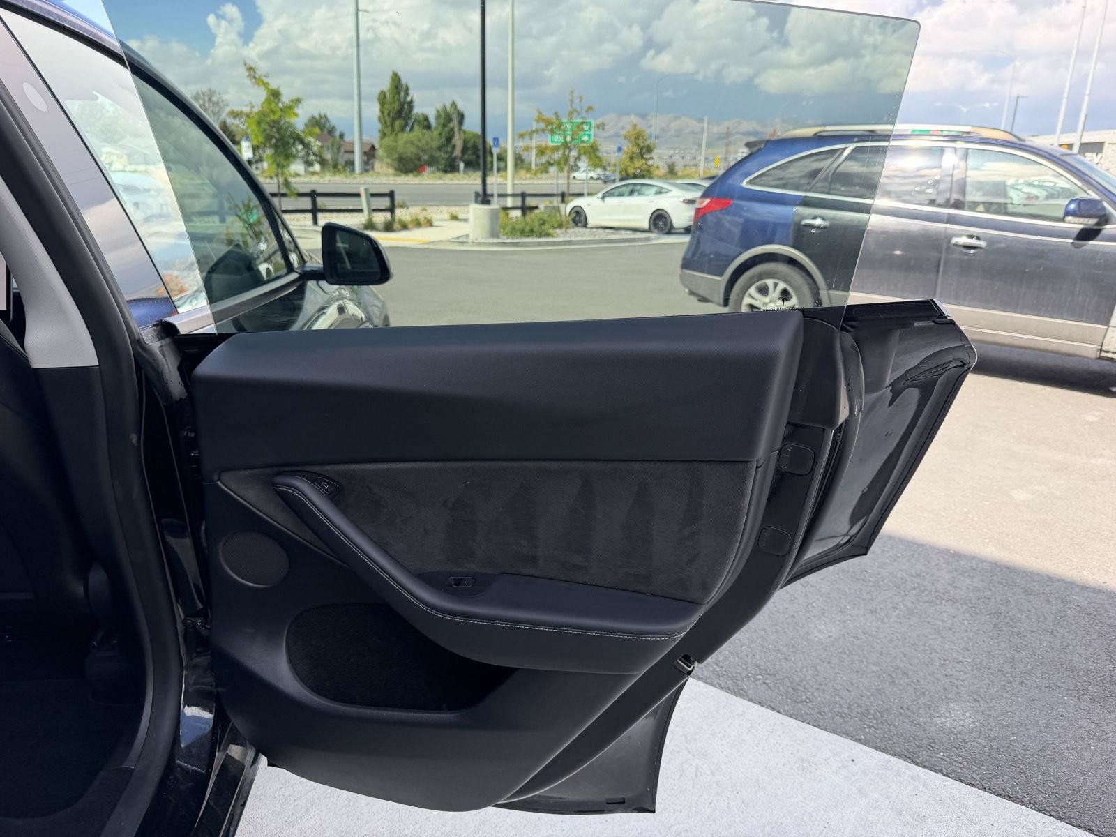 Used 2024 Tesla Model Y 2WD image 19