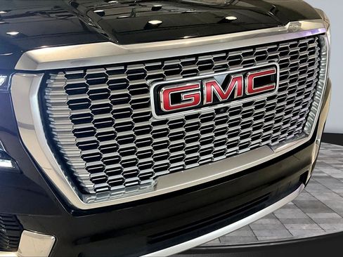 Used 2023 GMC Yukon XL Denali RWD image 32