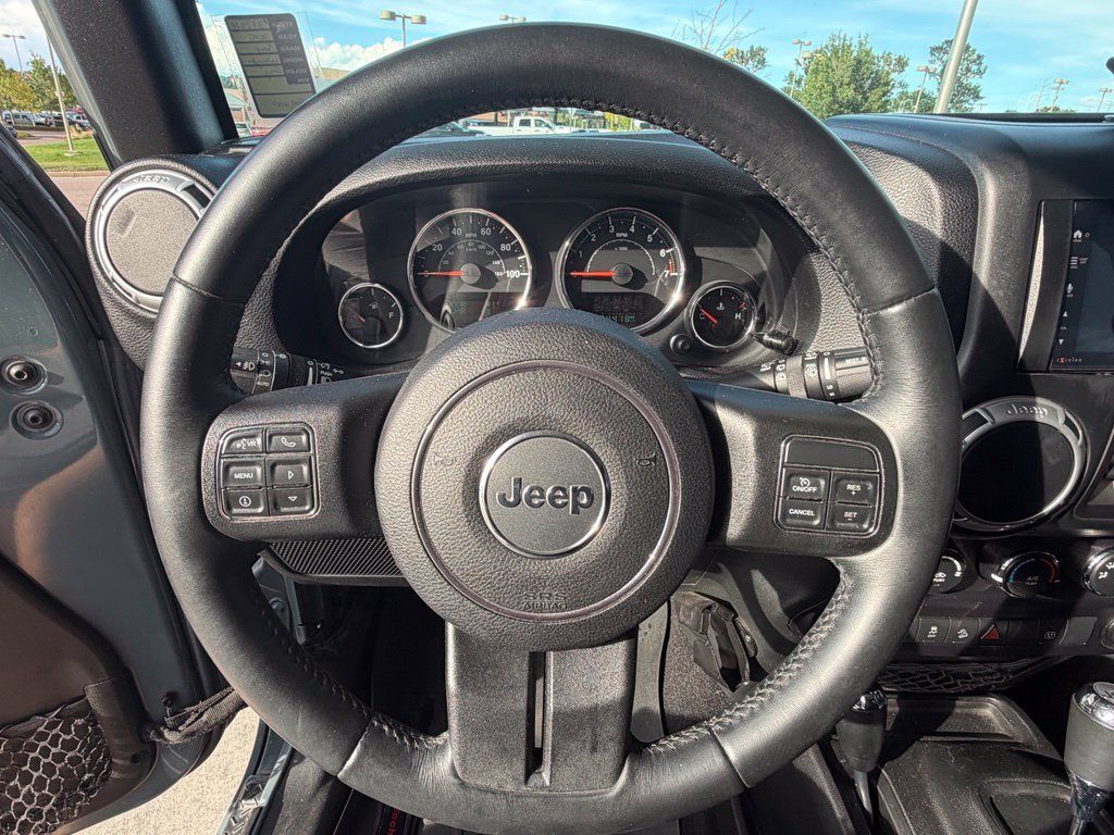 Used 2015 Jeep Wrangler Unlimited Rubicon w/ Connectivity Group AWD/4WD image 11