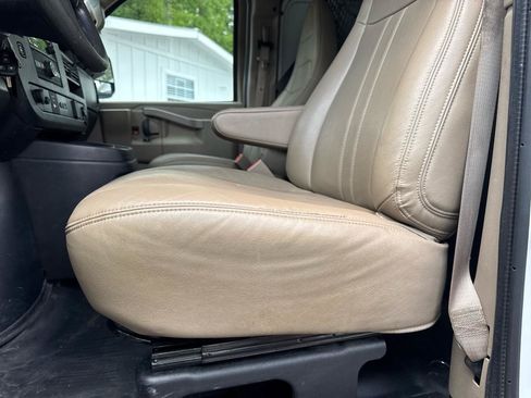Used 2021 Chevrolet Express 2500 RWD image 19