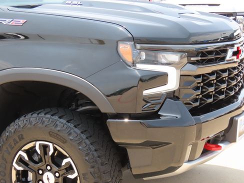 Used 2023 Chevrolet Silverado 1500 ZR2 w/ Technology Package AWD/4WD image 6