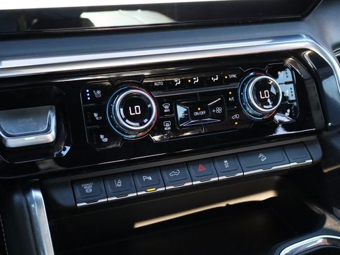 Certified 2025 GMC Sierra 2500 Denali Ultimate image 19