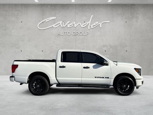 Used 2019 Nissan Titan SL w/ Midnight Edition image 17