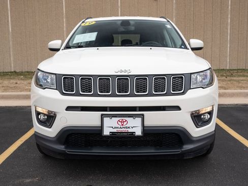 Used 2019 Jeep Compass Latitude w/ Cold Weather Group image 3