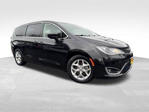 Used 2017 Chrysler Pacifica Touring Plus w/ Tire & Wheel Group image 1