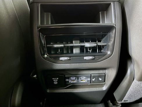 Used 2023 Jeep Grand Cherokee Limited w/ Black Appearance Package AWD/4WD image 33