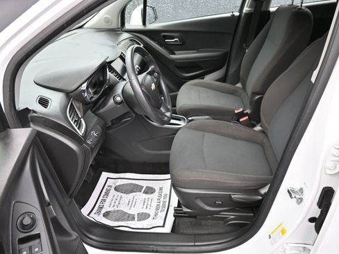 Used 2020 Chevrolet Trax LS image 10
