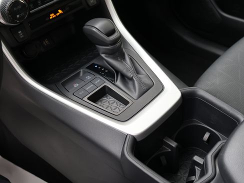 Certified 2025 Toyota RAV4 XLE FWD image 34