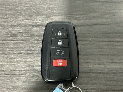 Used 2021 Toyota RAV4 XLE w/ Convenience Package image 27