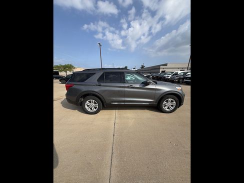 Used 2023 Ford Explorer XLT w/ Equipment Group 202A AWD/4WD image 2
