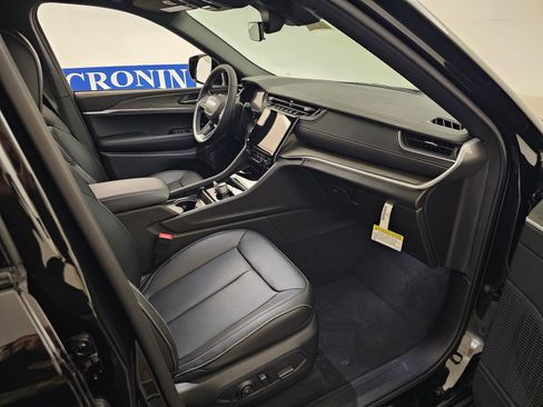 New 2025 Jeep Grand Cherokee Limited image 37