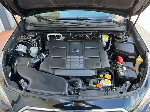 Used 2018 Subaru Outback 3.6R Touring AWD/4WD image 41