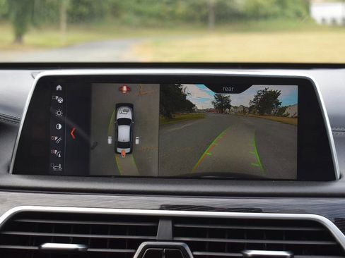 Used 2018 BMW 750i xDrive image 40