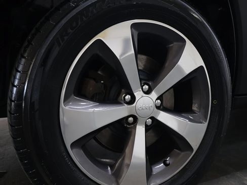Used 2019 Jeep Cherokee Limited AWD/4WD image 34
