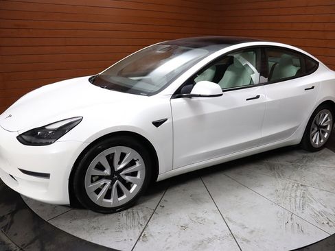 Used 2022 Tesla Model 3 Standard Range image 7