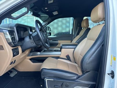 Used 2024 Ford F450 Lariat w/ FX4 Off-Road Package image 9