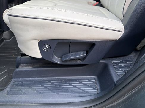 Used 2022 Hyundai Palisade Calligraphy image 16