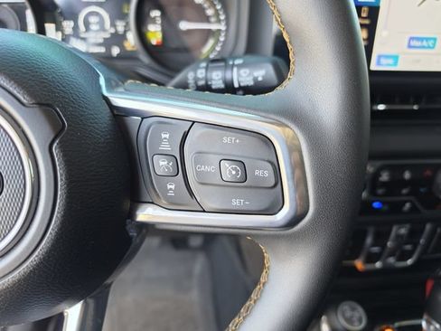 Used 2024 Jeep Wrangler Unlimited Sahara AWD/4WD image 35