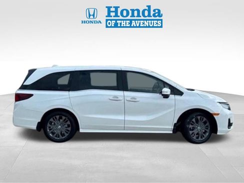 New 2026 Honda Odyssey Touring image 4