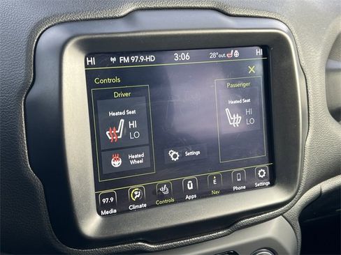 Certified 2022 Jeep Renegade Latitude w/ Convenience Group image 23