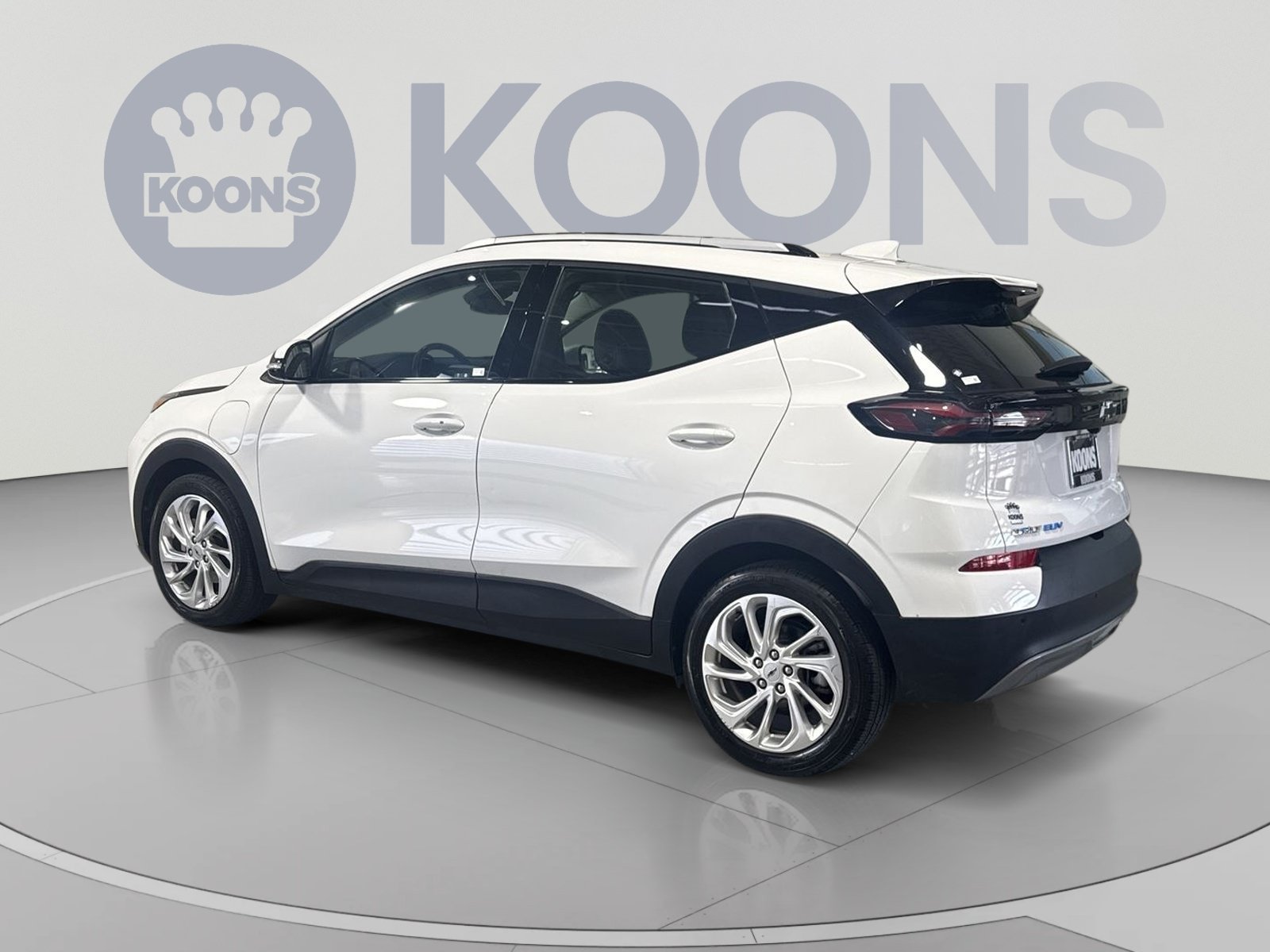 Used 2023 Chevrolet Bolt EUV LT w/ Comfort Package FWD image 8