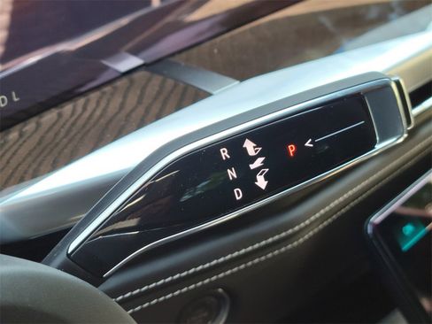 Used 2025 Cadillac Escalade ESV Sport Platinum w/ LPO, ONYX Package image 25