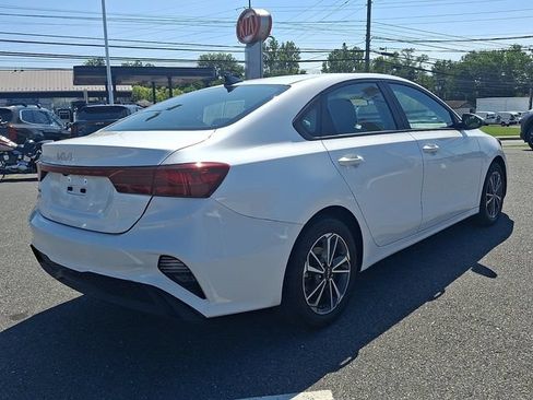Used 2022 Kia Forte LXS w/ LXS Technology Package FWD image 4