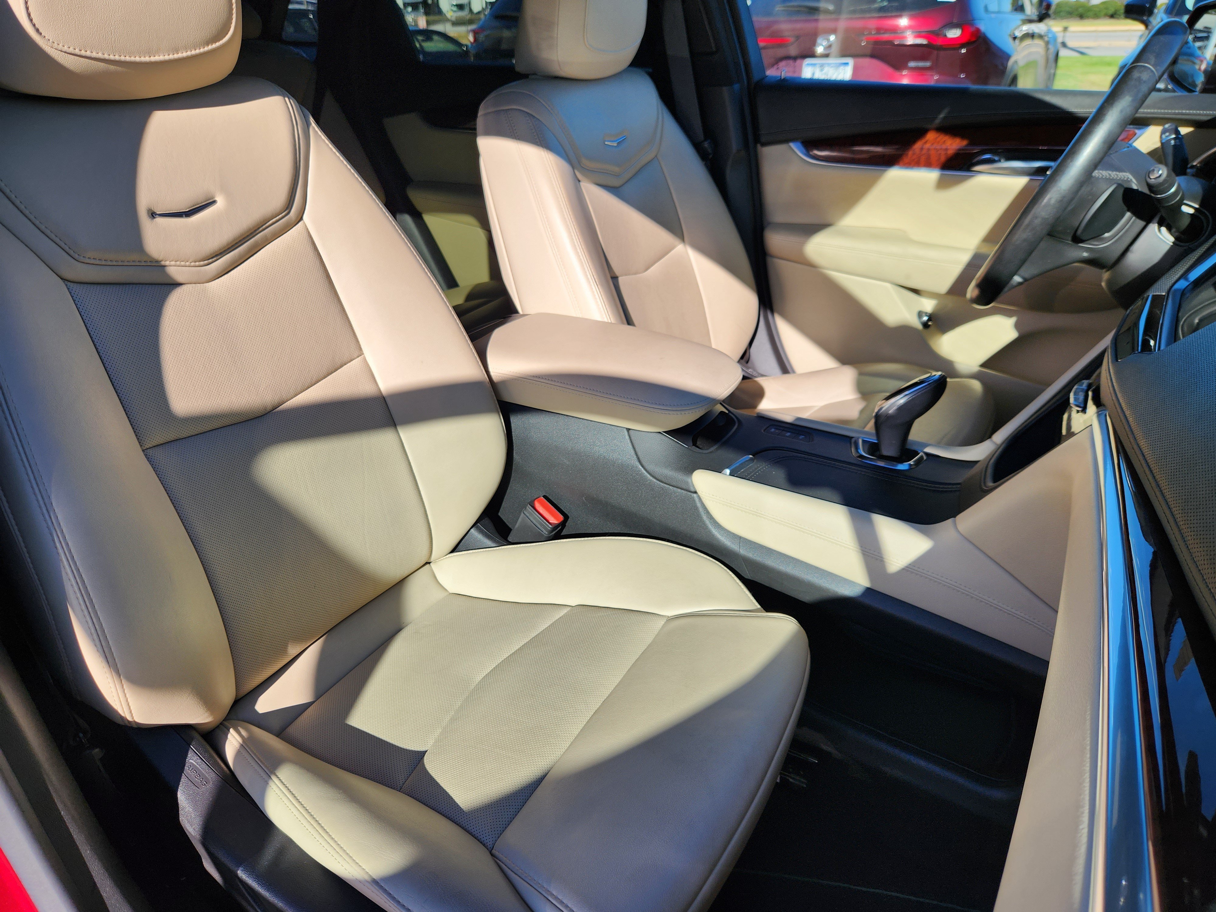 Used 2018 Cadillac XT5 Luxury w/ Driver Awareness Package AWD/4WD image 15