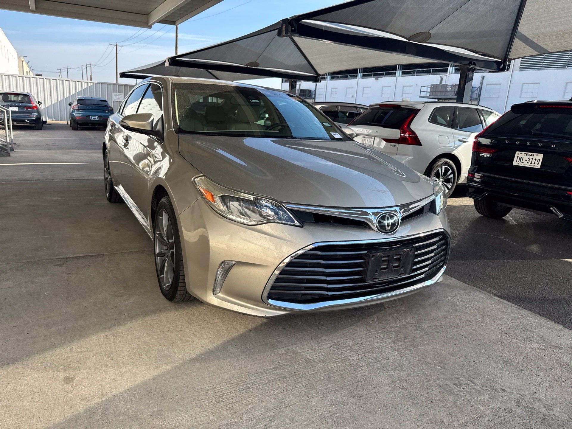 Used 2017 Toyota Avalon Limited FWD image 3