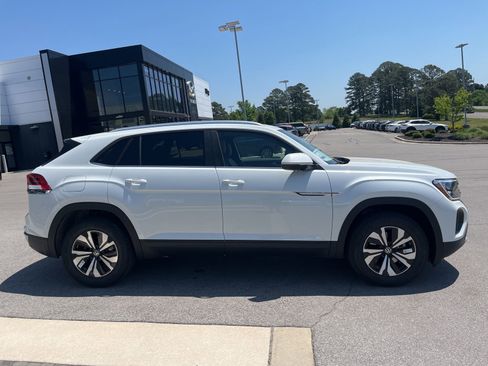 New 2026 Volkswagen Atlas Cross Sport SE FWD image 3