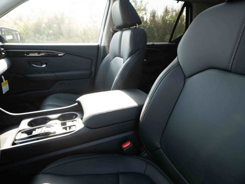 New 2025 Honda Pilot Touring image 10