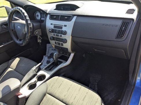 Used 2010 Ford Focus SE image 32