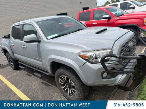 Used 2020 Toyota Tacoma TRD Sport w/ Technology Package AWD/4WD image 2