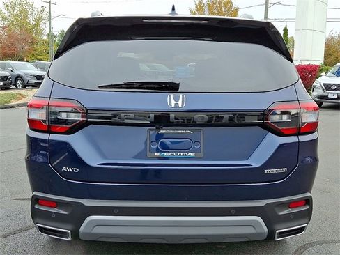 New 2025 Honda Pilot Touring image 5