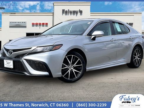 Used 2023 Toyota Camry SE image 1