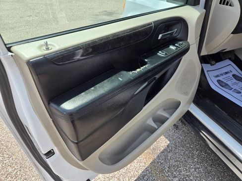 Used 2014 Dodge Grand Caravan American Value Package FWD image 17