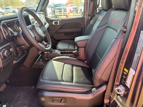 New 2025 Jeep Gladiator Rubicon w/ Convenience Group image 8