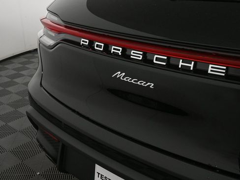Certified 2025 Porsche Macan image 36
