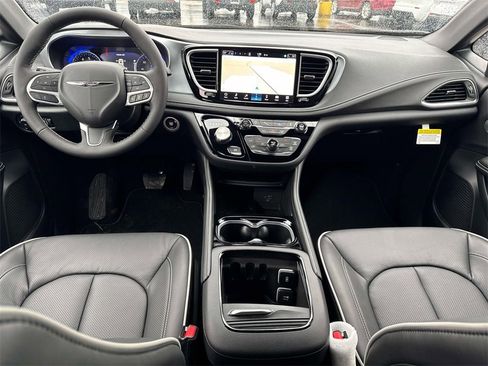 New 2026 Chrysler Pacifica Limited image 3