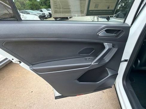 Used 2020 Volkswagen Tiguan SE AWD/4WD image 12