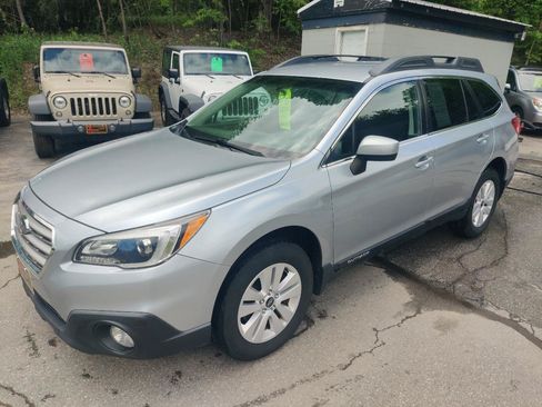Used 2017 Subaru Outback 2.5i Premium AWD/4WD image 2