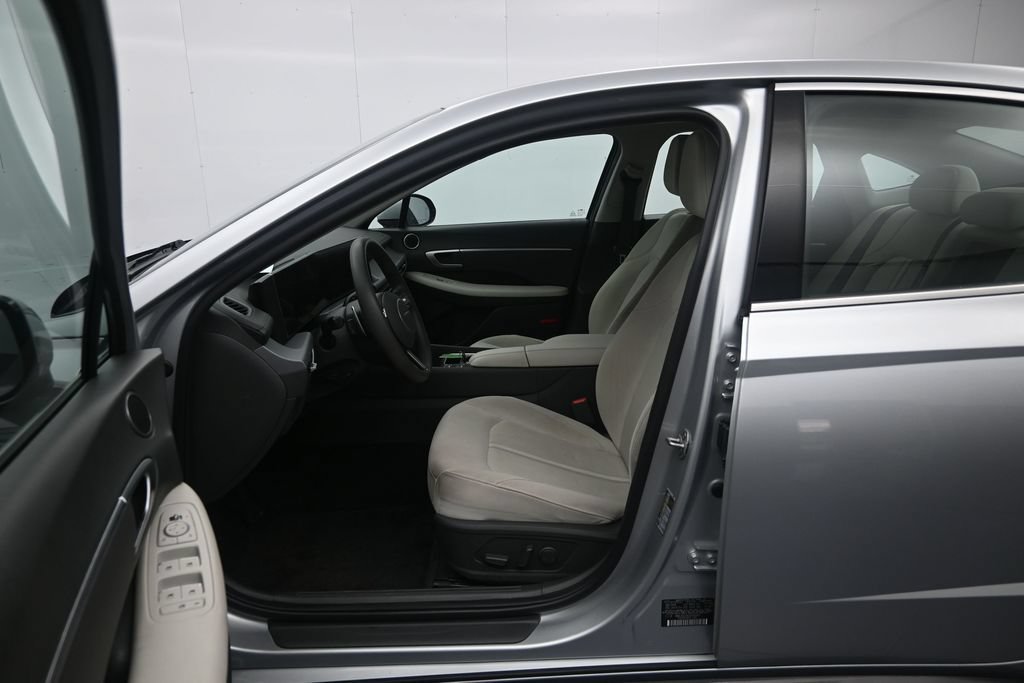 Used 2025 Hyundai Sonata SEL FWD image 21