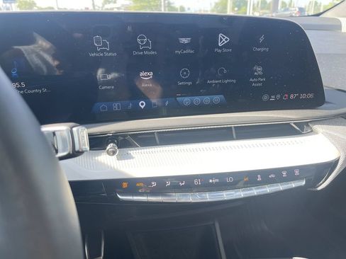 Certified 2025 Cadillac Optiq Sport 1 w/ LPO, ONYX Package AWD/4WD image 18