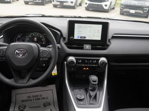 Used 2025 Toyota RAV4 LE AWD/4WD image 13