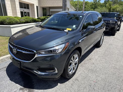 Used 2021 Buick Enclave Avenir w/ Avenir Technology Package FWD image 1